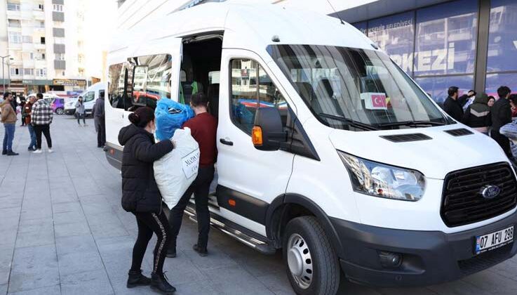 Büyükşehir depremzedelere ulaşım desteği sağlıyor