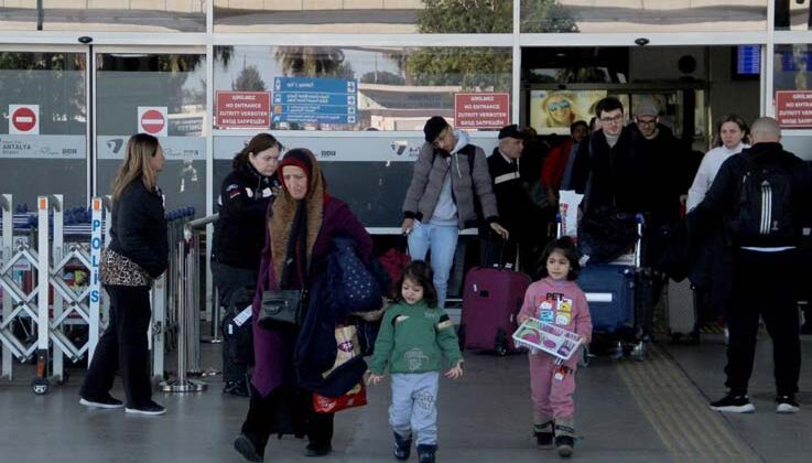 Antalya depremzedeleri ağırlamaya devam ediyor