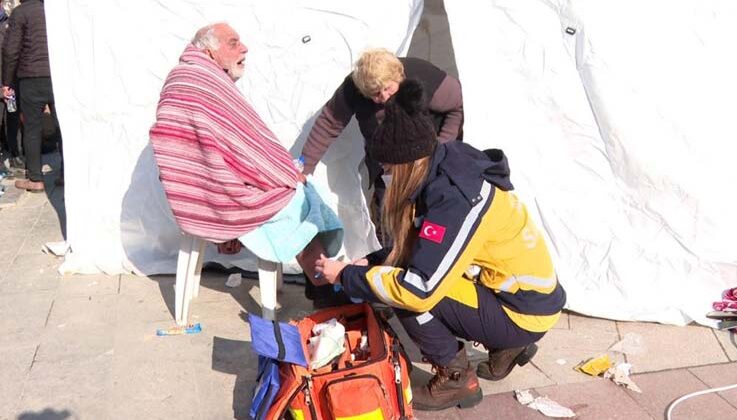 Antalya Büyükşehir Belediyesi deprem bölgesinde yaraları sarmaya devam ediyor