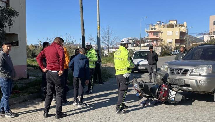 Gazipaşa’da motosikletle otomobil çarpıştı: 1 yaralı