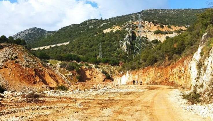 Kaş Bayındır yolunda genişletme çalışması