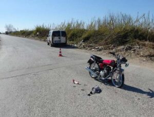 Manavgat’ta hafif ticari araçla motosiklet çarpıştı: 1 yaralı
