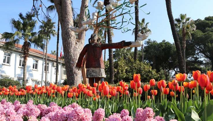 Alanya lale, sümbül ve nergislerle renklendi