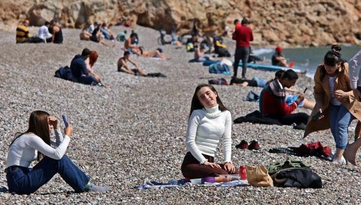 Doğuda kar Antalya’da bahar