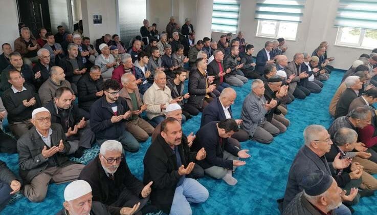 Kumluca’da Saricasu Dariyemezler Hz. Ali Camii ibadete açıldı
