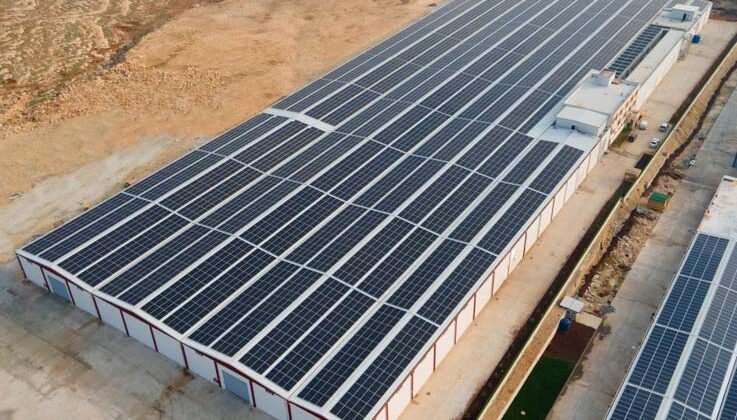 CW Enerji, fabrikalara güneş panelleriyle enerji sağlamaya devam ediyor