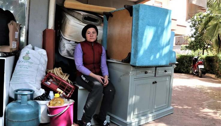 Sahte imzalı tahliye taahhütnamesiyle evinden çıkarıldı, gözyaşları içinde yardım istedi