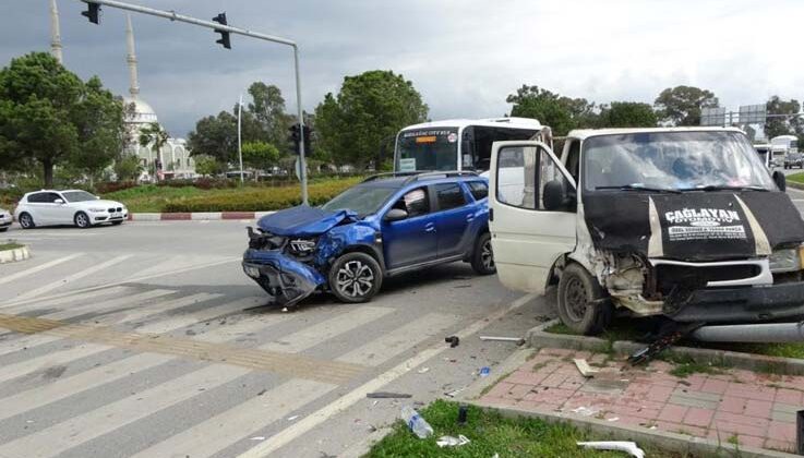 Kamyonet otomobille çarpıştı: 1 yaralı