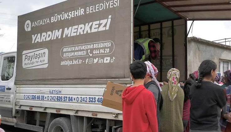 Büyükşehir, Gaziantep’te iftar çadırları kurdu