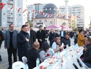 Başkan Yücel, vatandaşlarla iftarda buluştu