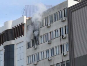 Antalya’da 7 katlı apartmanda çıkan yangın korkuttu