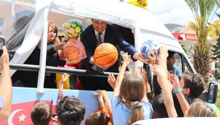 Kaş Belediyesinden çocuklara 23 Nisan hediyesi