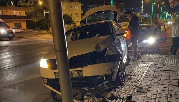 Hastane dönüşü kaza yapan polis, hayatını kaybetti