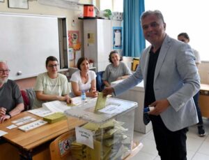 Başkan Uysal, oyunu kullandı