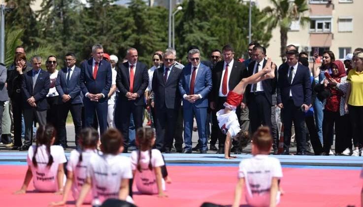 19 Mayıs Atatürk’ü Anma, Gençlik ve Spor Bayramı Antalya’da coşkuyla kutlandı