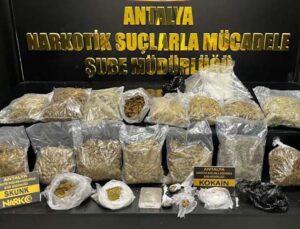 Antalya’da 8,5 kilogram esrar, 20 gram kokain maddesi ele geçirildi