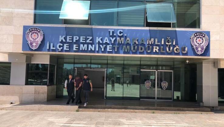 Antalya’da hapis cezası bulunan 2 firari yakalandı