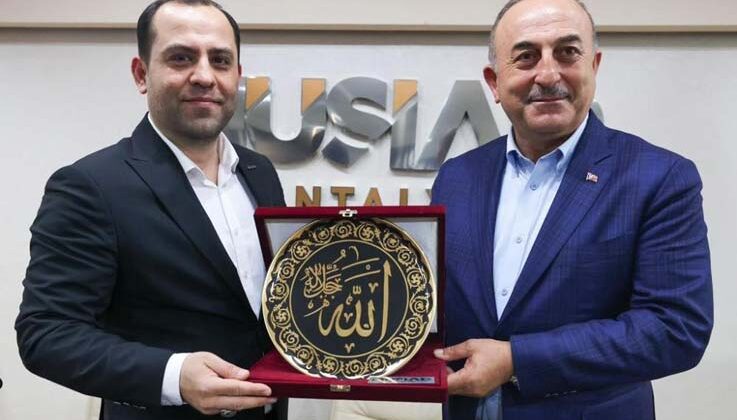 Bakan Çavuşoğlu, iş insanlarıyla bir araya geldi