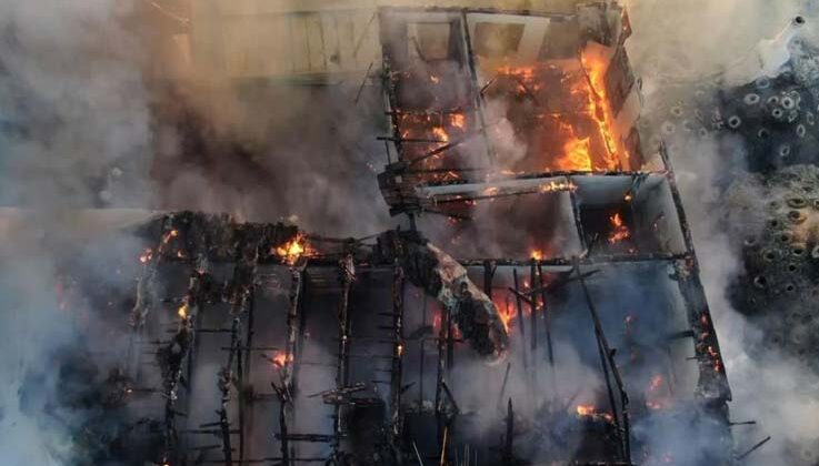 Yanarak küle dönen tarihi binalar milyoner alıcılarını bekliyor