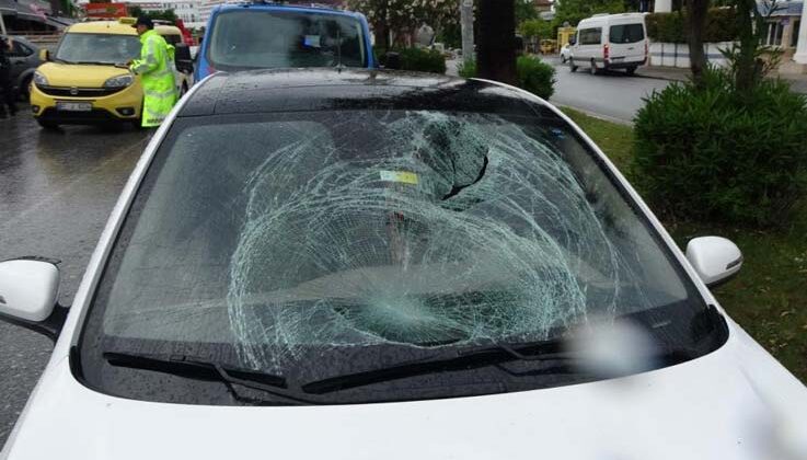 Minibüsten inip yola fırladı, gözünü hastanede açtı