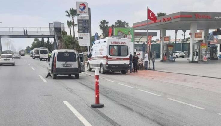 Fren yapan minibüs otoyolu birbirine kattı: 2’si turist 6 yaralı