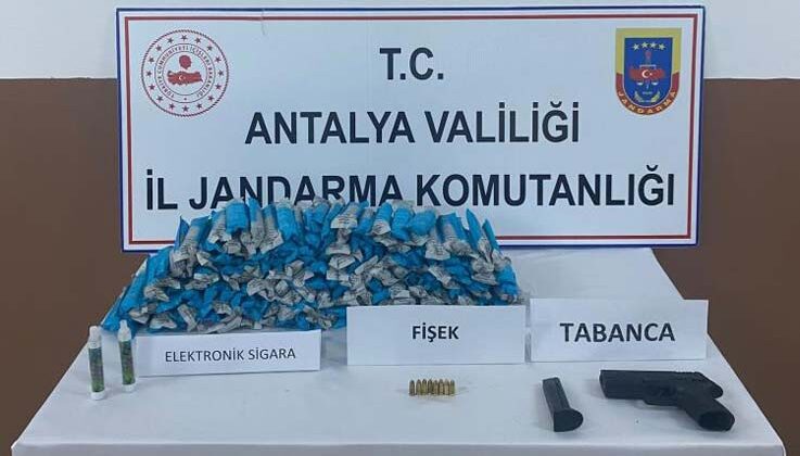 Aranan şüpheli araçta 200 adet elektronik sigara ele geçirildi