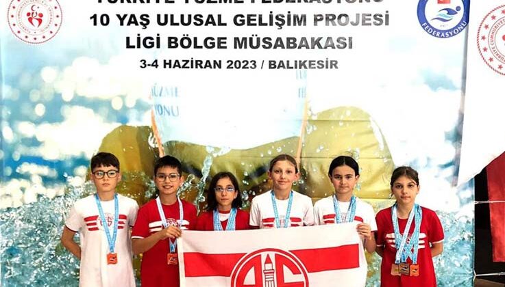 Antalyaspor’un minik kulaçları ilk ulusal yarışta kürsüye uzandı