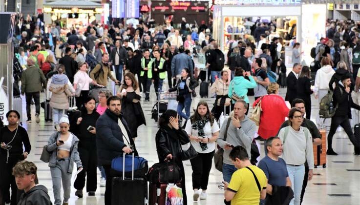 Antalya’ya havayoluyla gelen turist sayısı 4 milyonu geçti