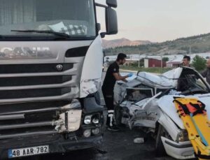 Antalya’da trafik kazası: 1 ölü, 2 yaralı