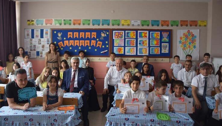 Aksu’da 15 bin 730 öğrenci karne sevinci yaşadı
