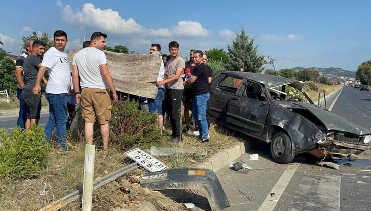 Yaralıları güneşten korumak için battaniye kullandılar