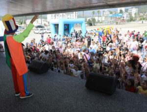Kumlucalı çocukları Büyükşehir eğlendirdi