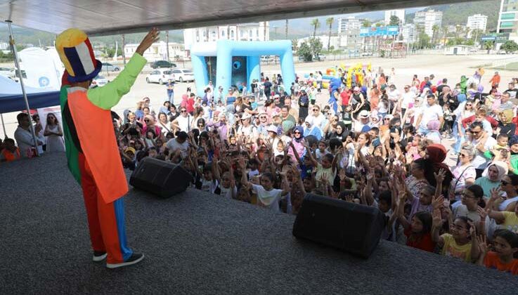 Kumlucalı çocukları Büyükşehir eğlendirdi
