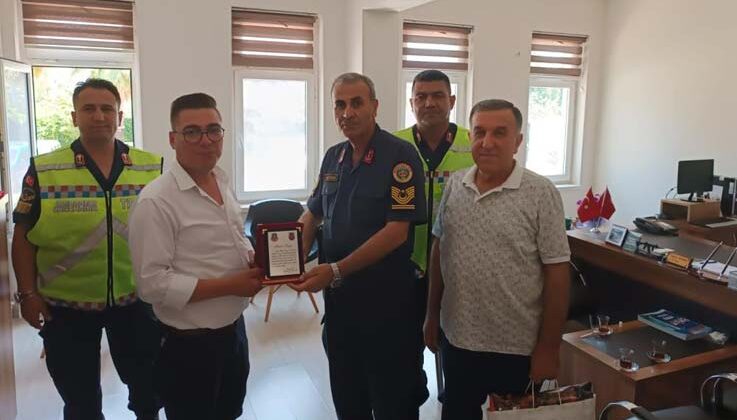 Jandarmanın radarına giren iyilik hareketi ödülsüz kalmadı