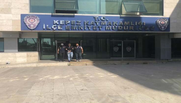 Antalya’da hapis cezası ile aranan şahıslar yakalandı
