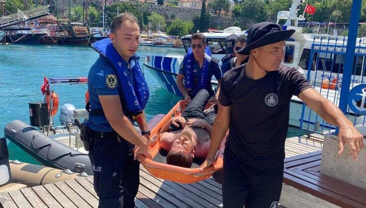Şelale yanında serinlemek isterken falezlerden aşağı düşen genç ölümden döndü