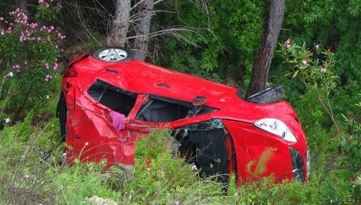 Piknik dönüşü 30 metre uçuruma yuvarlanan otomobilden sağ çıktılar