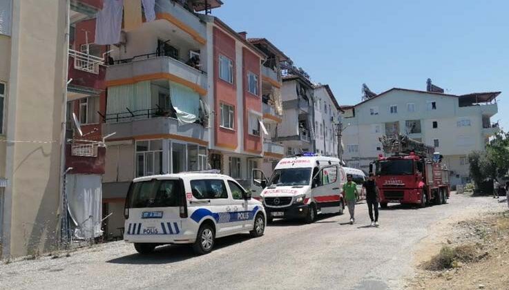 Banyoda kilitli kalan adamın imdadına itfaiye yetişti