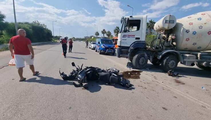 ‘U’ dönüşü yapan beton mikseri motosikletle çarpıştı: 2 yaralı