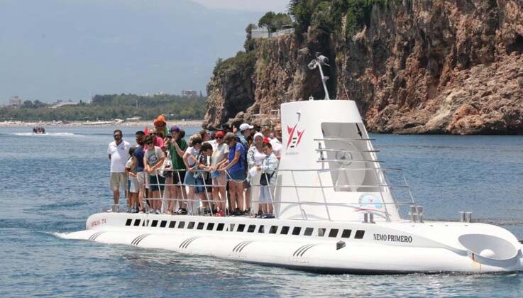 Türkiye’nin ilk turistik denizaltısı 18 bin turisti denizin altına indirecek