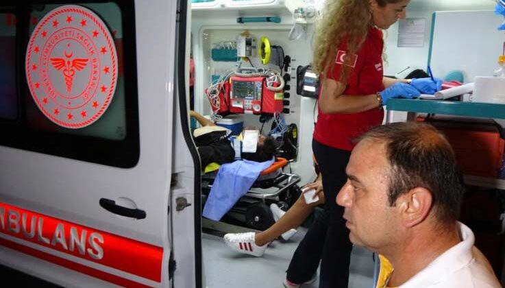 Ehliyetsiz sürücülerin kullandığı motosiklet çarpıştı: 3 yaralı
