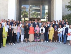 Bakan Ersoy: “Antalya’ya havadan günlük 90 ila 100 bin arasında yabancı turist girişi oluyor”