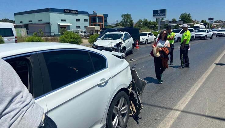 Kırmızı ışıkta yavaşlayan otomobillerin arasına daldı