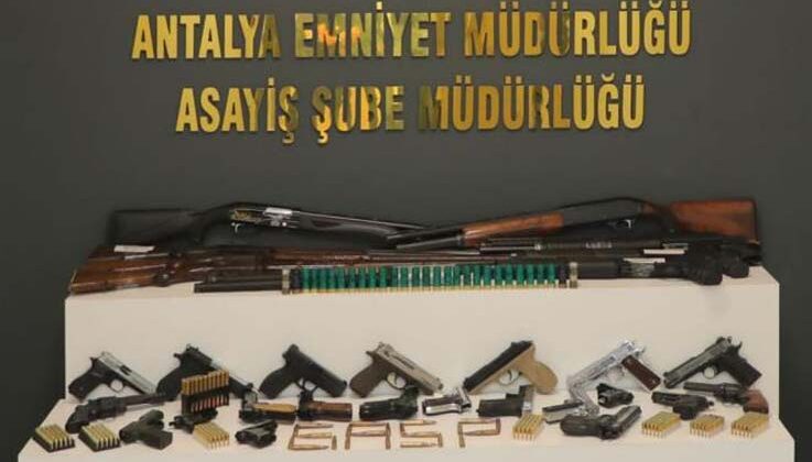Kurusıkı tabancaların namlularına değiştirip gerçek tabancaya dönüştüren silah tacirlerine eş zamanı operasyon