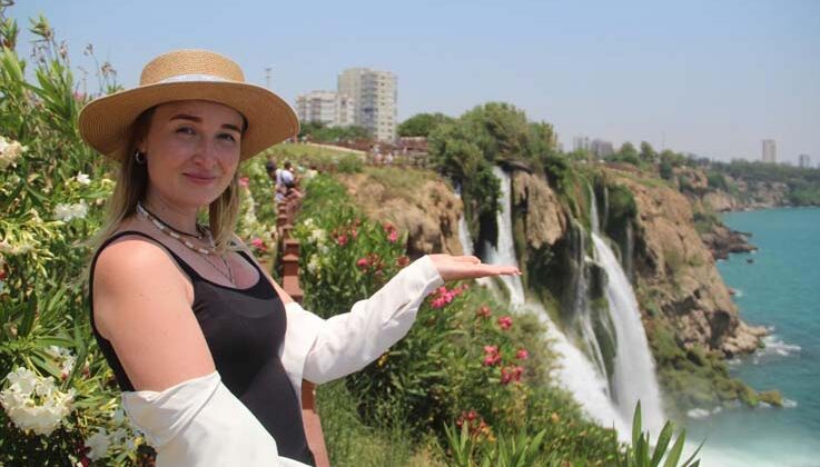 Antalya’nın dünyaca ünlü şelalesine ziyaretçi akını
