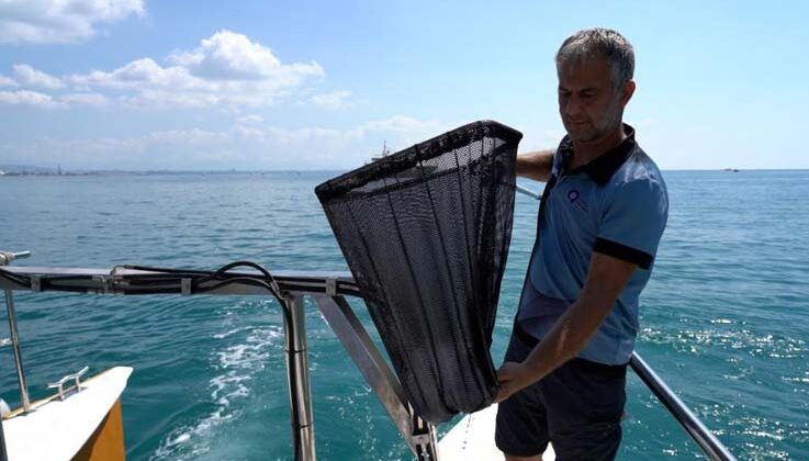 Antalya’da kıyılar, deniz süpürgesi, denetim teknesi, elektronik gemi denetim sistemiyle korunacak