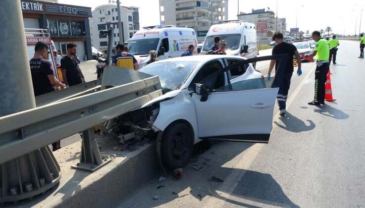 Antalya’da otomobil bariyere ok gibi saplandı: 1 ölü, 2 ağır yaralı