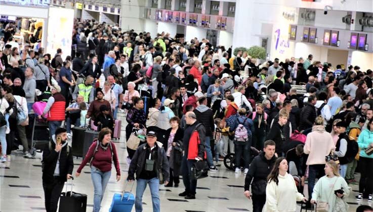 Antalya Havalimanı tüm zamanların uçak trafiği rekorunu kırdı