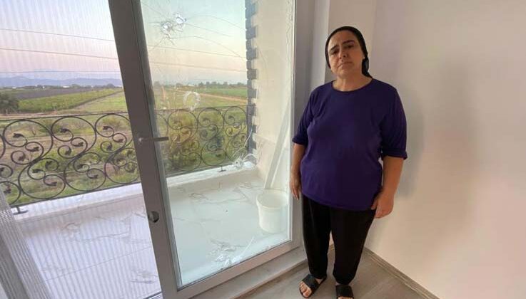 2 çocuk annesi kadın, sabaha karşı evine yapılan pompalı tüfekli saldırıda dehşeti yaşadı
