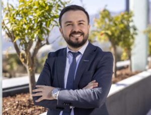 Güneşle buluşan çatılar karbon salınımının önüne geçiyor